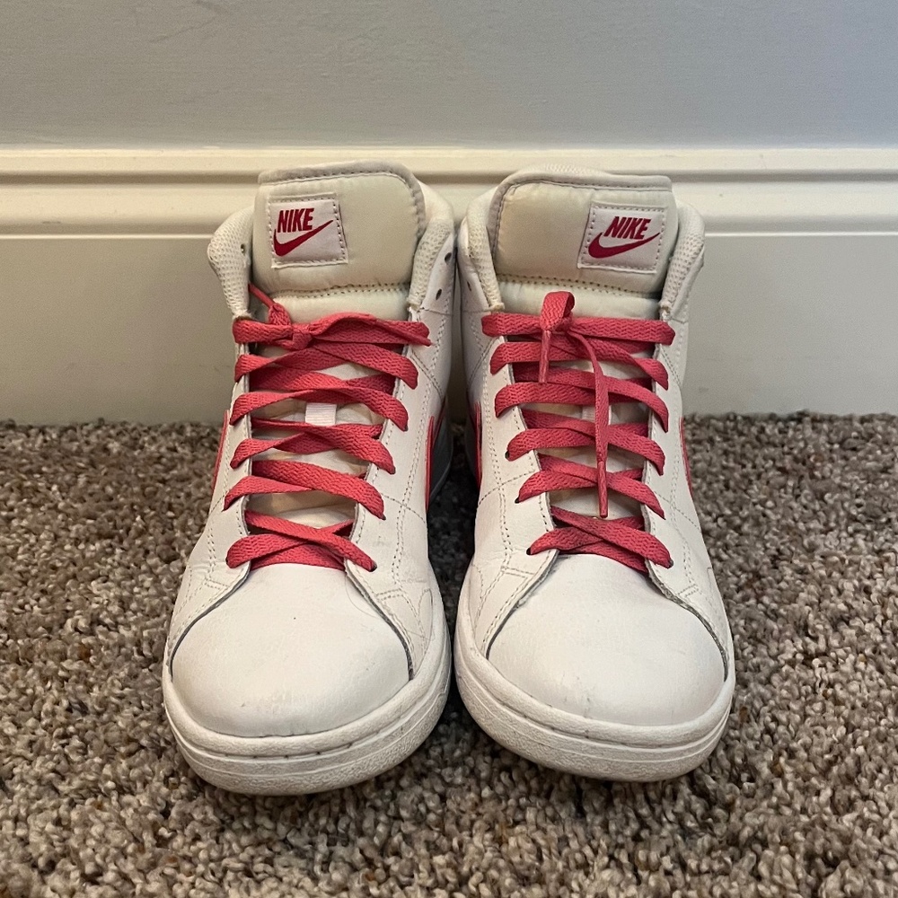 pink nike shoes